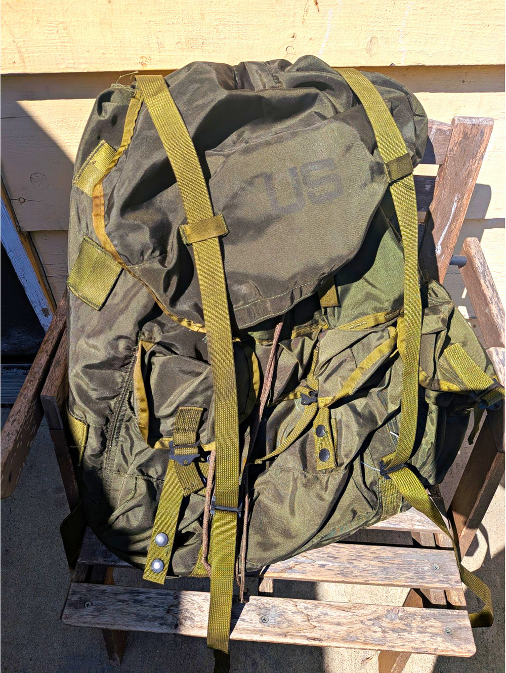U.S. Military ALICE pack (All-Purpose Lightweight) Larger Size in Great Shape.